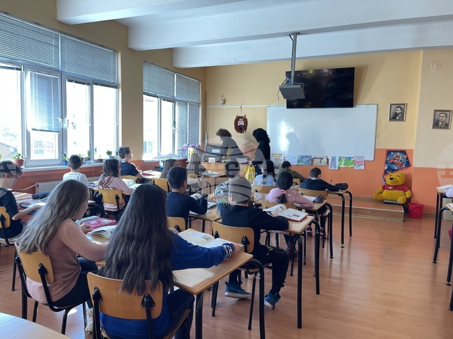 Кандидатстването за първи клас в общинските училища в Казанлък за идната учебна година започва на 22 май