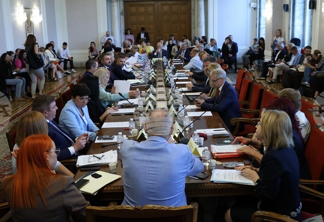 Законът за признаване на професионални квалификации беше приет единодушно на второ четене 