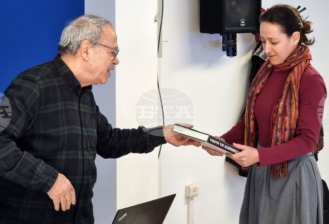 Национален пресклуб на БТА Варна - среща - "Паметните знаци за Левски"