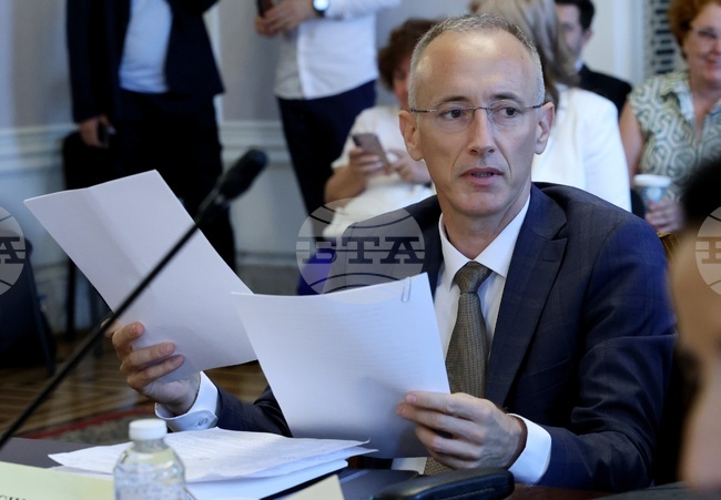 Предучилищното и училищното образование са най-голямата публична система, в която има 92 хиляди заети, каза министър Красимир Вълчев