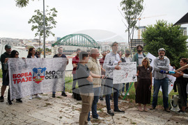 Сърбия - премахване на мост - протест