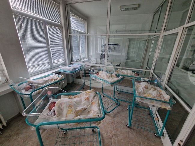 За денонощие в смолянската болница се родиха пет момичета