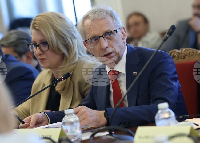 Предложените изменения в Закона за предучилищното и училищното образование са доста важни, каза Николай Денков от парламентарната група „ПП-ДБ“