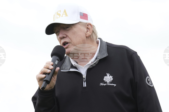 Президентът на САЩ Доналд Тръмп официално откри новото си голф игрище в Шотландия
