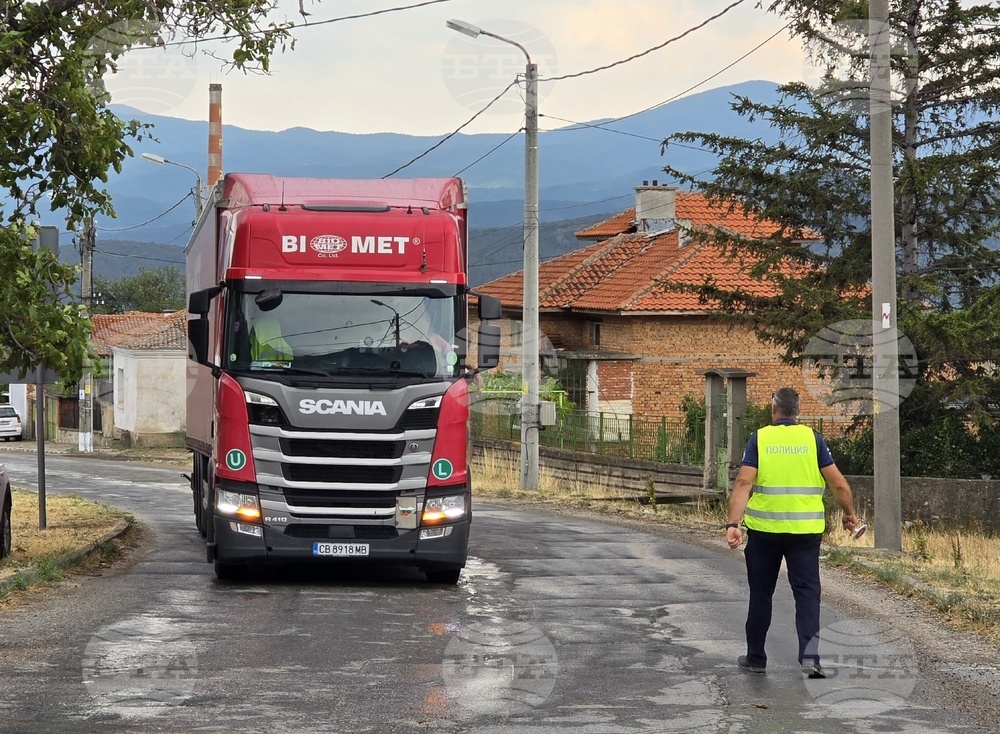 Възстановено е движението на тежкотоварни автомобили над 12 т в Троянския проход