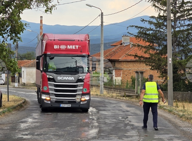 Възстановено е движението на тежкотоварни автомобили над 12 т в Троянския проход