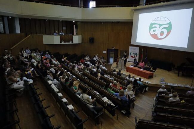 Директорът на Българското училище за роден език в Будапеща влиза в Управителния съвет на Асоциацията на българските училища в чужбина