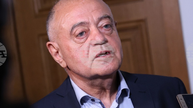 Единственият възможен кандидат за премиер, който може да работи за честни и прозрачни избори, е Андрей Гюров, каза Атанас Атанасов, председател на ДСБ