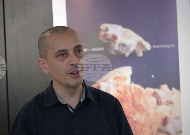 Плакатът е синтез на много други изкуства и емоционална реакция на събитията, каза зам.-министърът на културата Тодор Чобанов