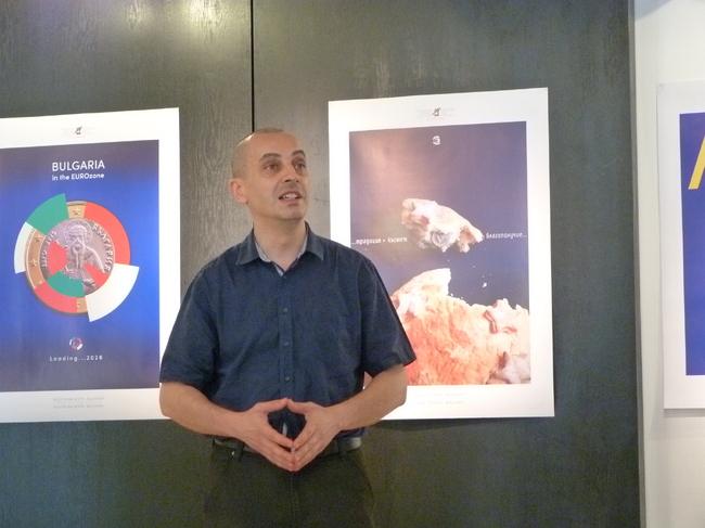 Няколкочасовата изложба „Ре-акция: България и еврото“, представена в галерия „Средец“, предизвика голям интерес и ще бъде показана и в чужбина