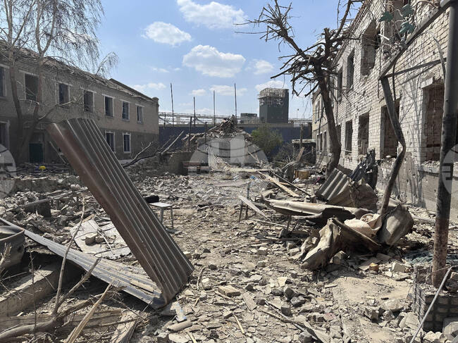 Двама убити и 12 ранени при руски удари по ваканционен лагер в украинската Запорожка област