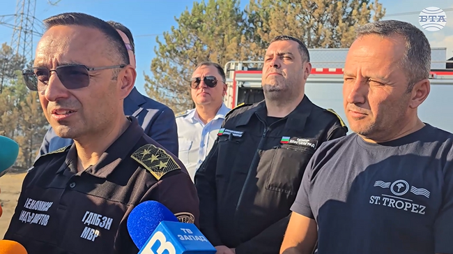 Не можем да кажем, че пожарът в землището на село Илинденци е овладян, каза главен комисар Александър Джартов