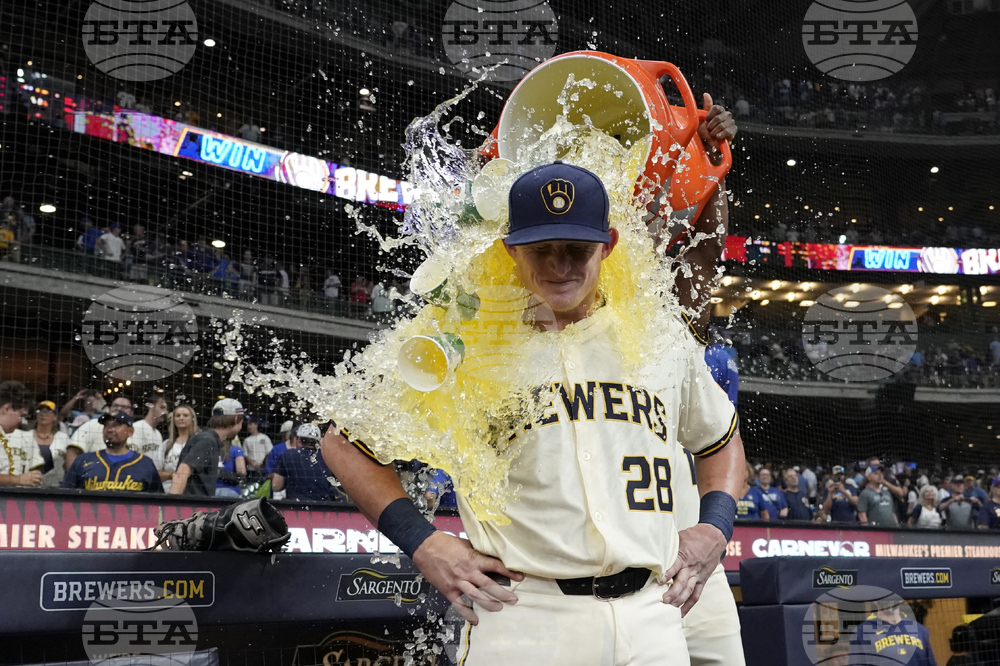 Cubs Brewers Baseball