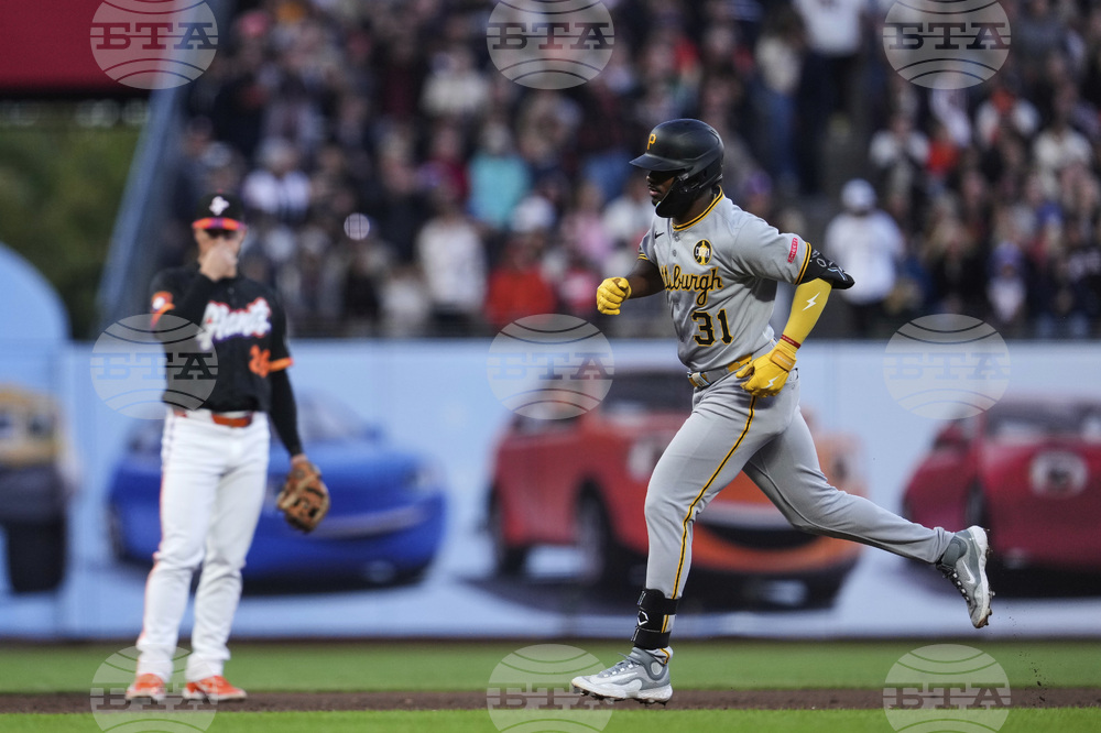 Pirates Giants Baseball
