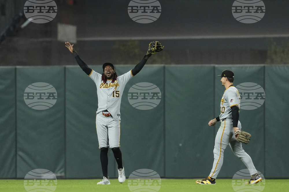 Pirates Giants Baseball