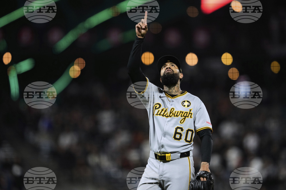 Pirates Giants Baseball