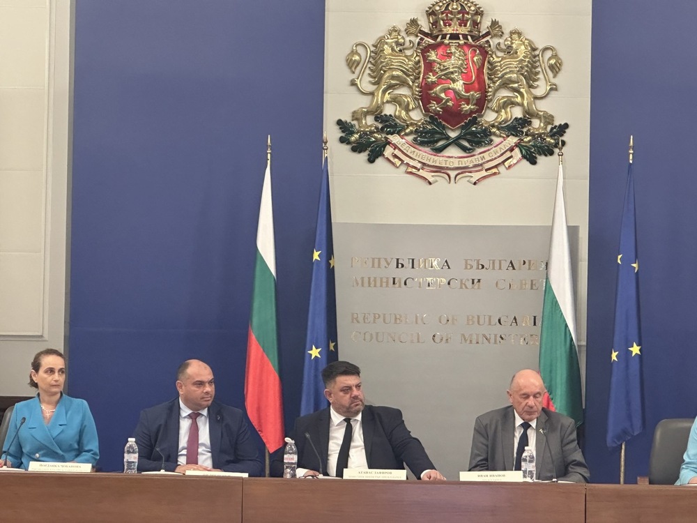 Атанас Зафиров: България доказва, че може да бъде пионер в Европа с грижата към децата бежанци