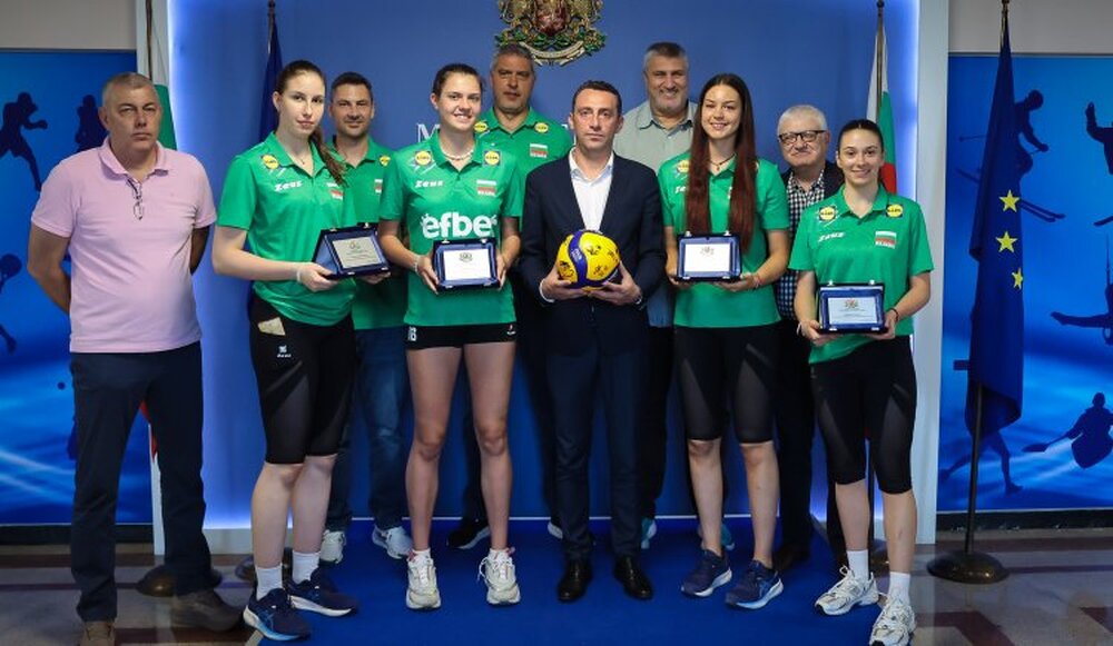 Министърът на спорта отличи инж. Петър Кънев с Почетен плакет за заслуги към българския волейбол 