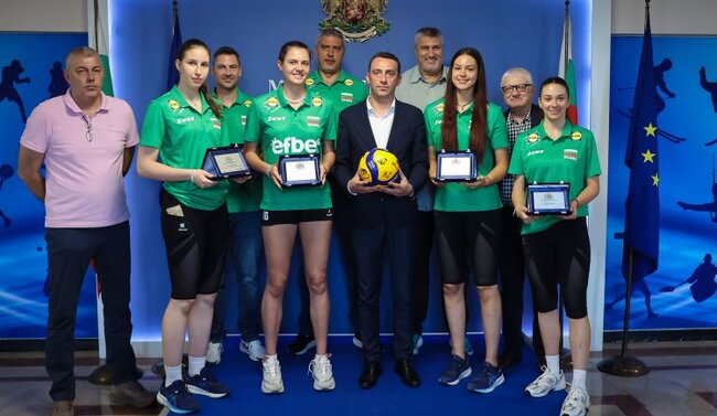 Министърът на спорта отличи инж. Петър Кънев с Почетен плакет за заслуги към българския волейбол 