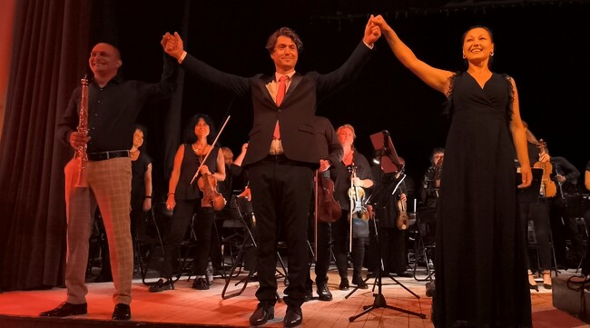 Начало на „Юлски нощи“ – Каварна се потопи в магията на класическата музика с Плевенската филхармония и маестро Йордан Камджалов