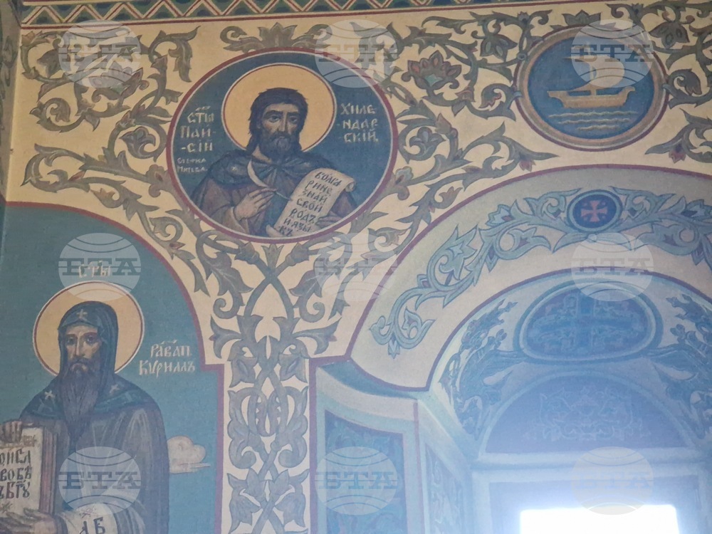 Няма запазен образ на Паисий Хилендарски, всички негови портрети са творчески прочит, каза за БТА художникът проф. Кирил Гогов