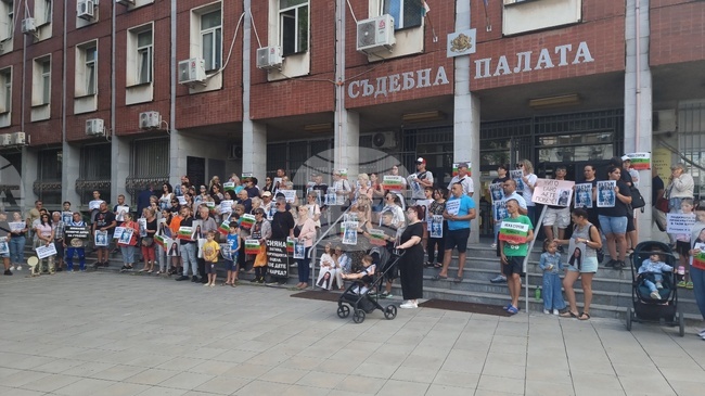 В Окръжния съд в Плевен бе даден ход на делото за катастрофата, при която загина 12-годишната Сияна