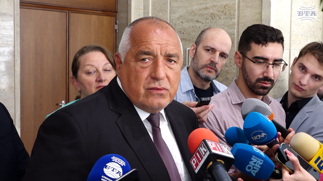 Премиерът Желязков е възложил бърз анализ, каза Бойко Борисов относно нуждата от летателна техника за гасене на пожари