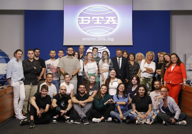Екипът по дигитализация на архивите на БТА получи предложение за работа в агенцията след приключване на проекта