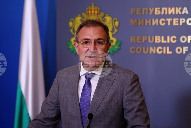 Отпускаме 900 000 лв. помощи за пострадалите семейства от пожарите, каза министър Борислав Гуцанов