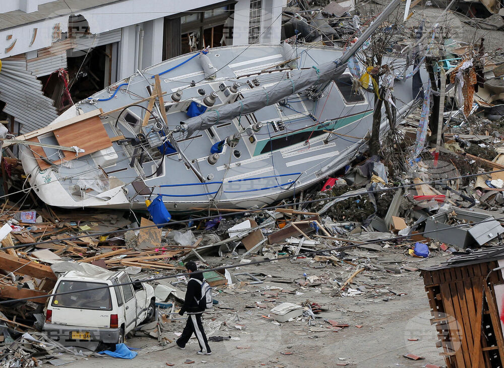 Pacific-Tsunami-Earthquakes-Glance