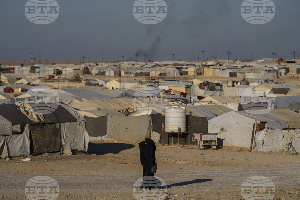 Кюрдските Сирийски демократични сили се оттеглят от лагера "Ах Хол" в Североизточна Сирия, където са настанени роднини на бойци от "Ислямска държава"