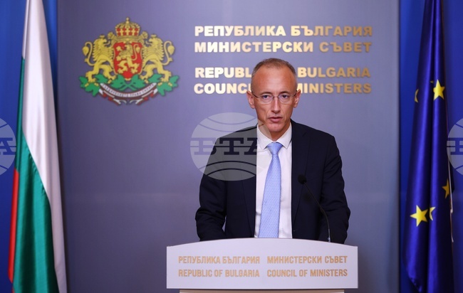 Правителството отпуска близо 37 млн. лв. за детски градини и училища с концентрация на деца от уязвими групи, съобщи министър Вълчев