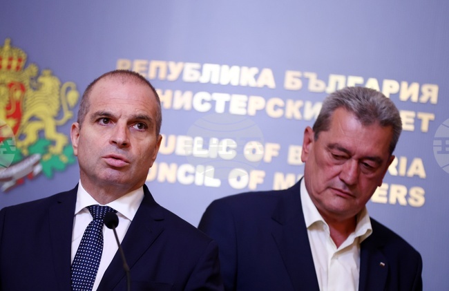 Работим по надграждане на съществуващата медицинска помощ по въздух с допълнителни способности, каза министър Караджов