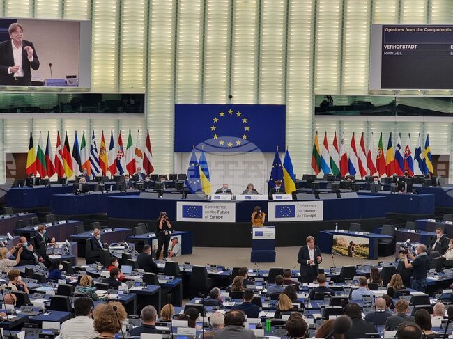  Бъдещето на Европа: Амбициозни предложения на пленарната Конференция за преразглеждане на Договорите за ЕС 