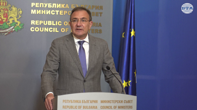 Отпускаме 900 000 лв. помощи за пострадалите семейства от пожарите, каза министър Борислав Гуцанов