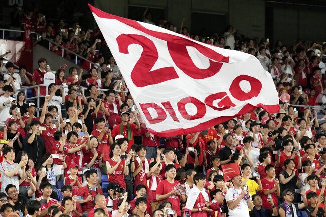 Далот: „Всеки път, когато излизам на терена, мисля за Жота“