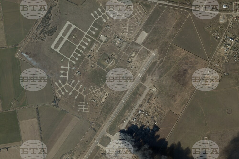 Украински военни хеликоптери поразиха петролна база в руския град Белгород, съобщиха регионалните власти