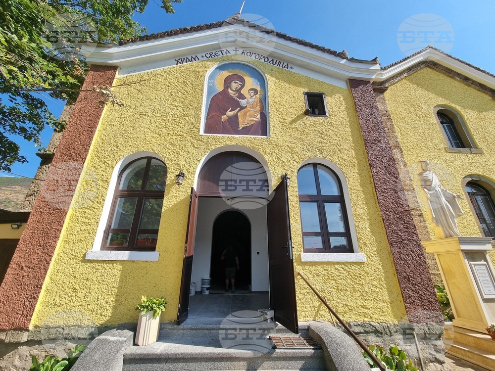 Сливен - църковен двор - премахване на дървета