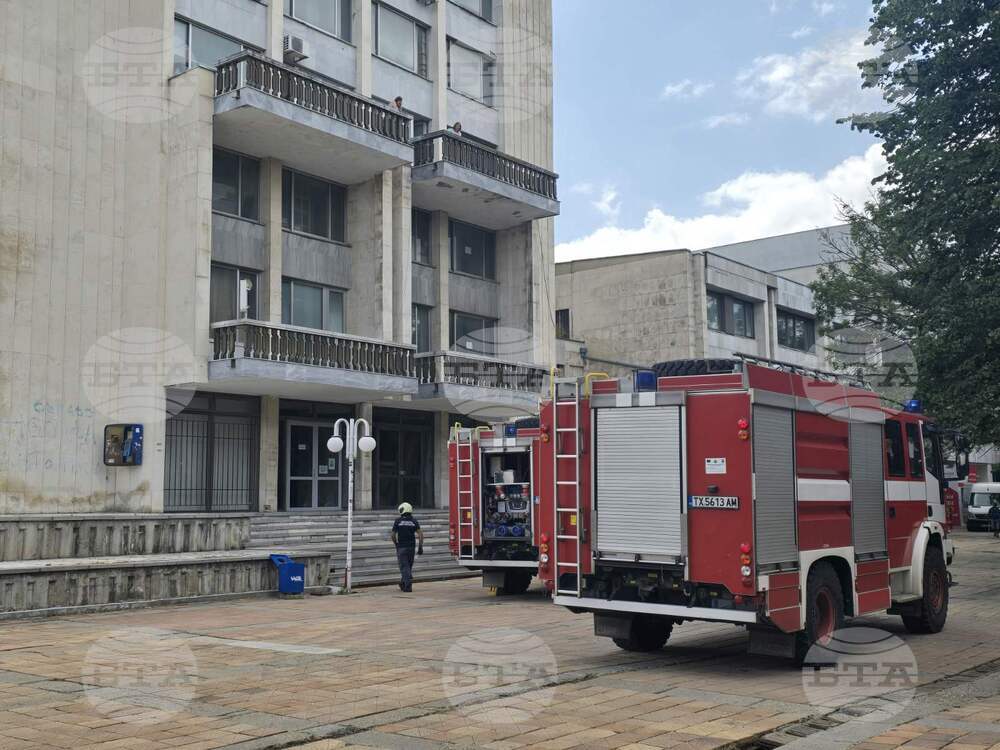 Пожарникари реагираха на сигнал за дим в една от залите на Регионалната библиотека “Дора Габе” в Добрич