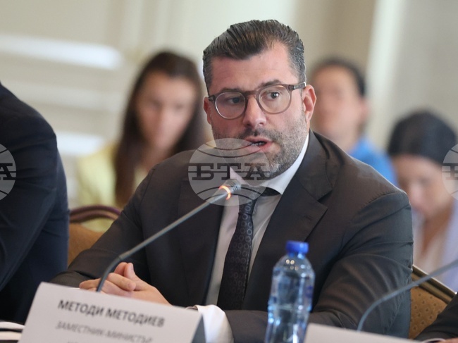 През следващите седмици предстои масирано разгръщане на информационната кампания за еврото, каза зам.-министърът на финансите Методи Методиев