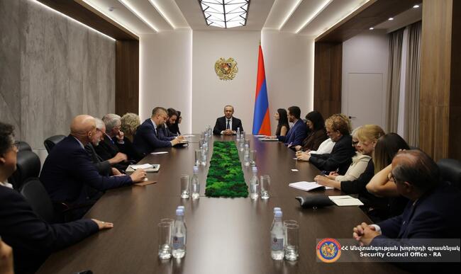 АРМЕНПРЕС: Секретарят на Съвета за сигурност на Армения се среща с делегацията на „Спаси Армения: юдео-християнски съюз“