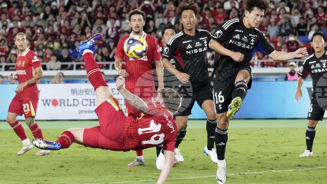 Играчът на Ливърпул Харви Елиът може да смени Шави Симонс в РБ Лайпциг