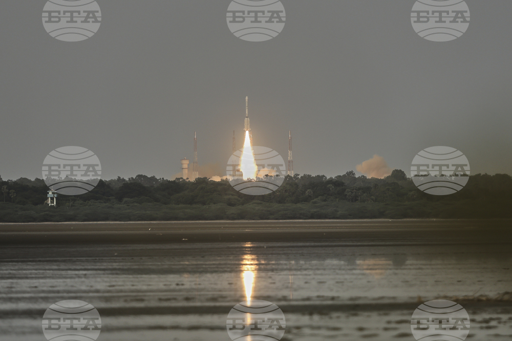 Индия ще изстреля в неделя най-тежкия сателит в космическата си история