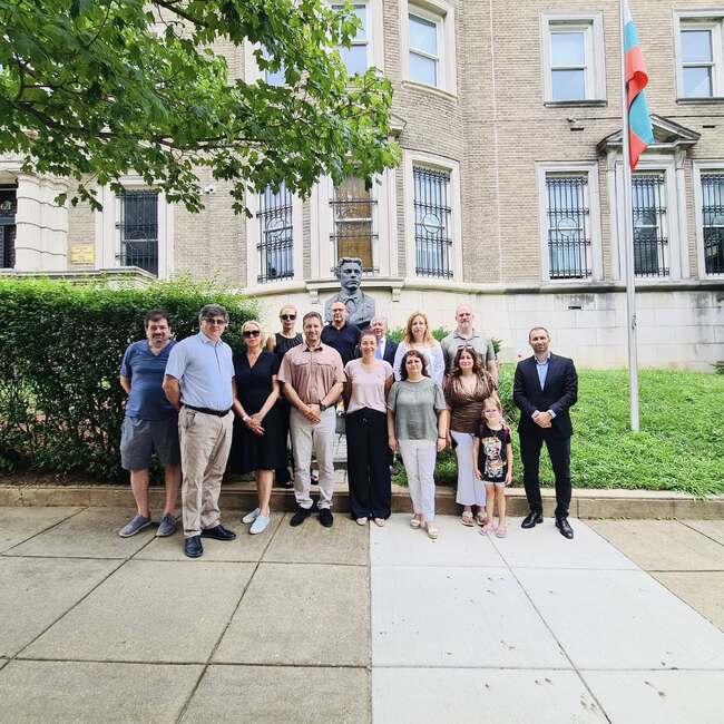 С поднасяне на цветя пред Посолството на България във Вашингтон бе отбелязана годишнината от рождението на Левски