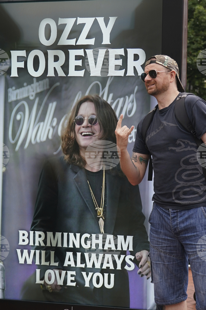 Изложба, посветена на Ози Озбърн в Бирмингам, бе удължена до 27 септември