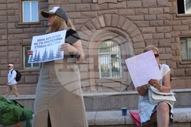 Жители на Трън и района - протест - пожар