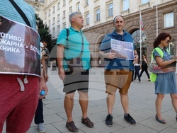 Жители на Трън и района - протест - пожар