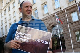 Жители на Трън и района - протест - пожар