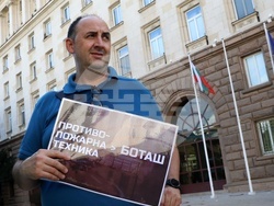 Жители на Трън и района - протест - пожар