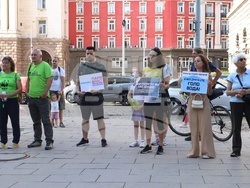 Жители на Трън и района - протест - пожар